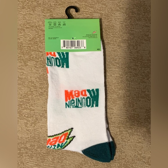 Mountain dew Novelty Socks Men's Crew Socks Sizes 6-12 NWT - Picture 2 of 4